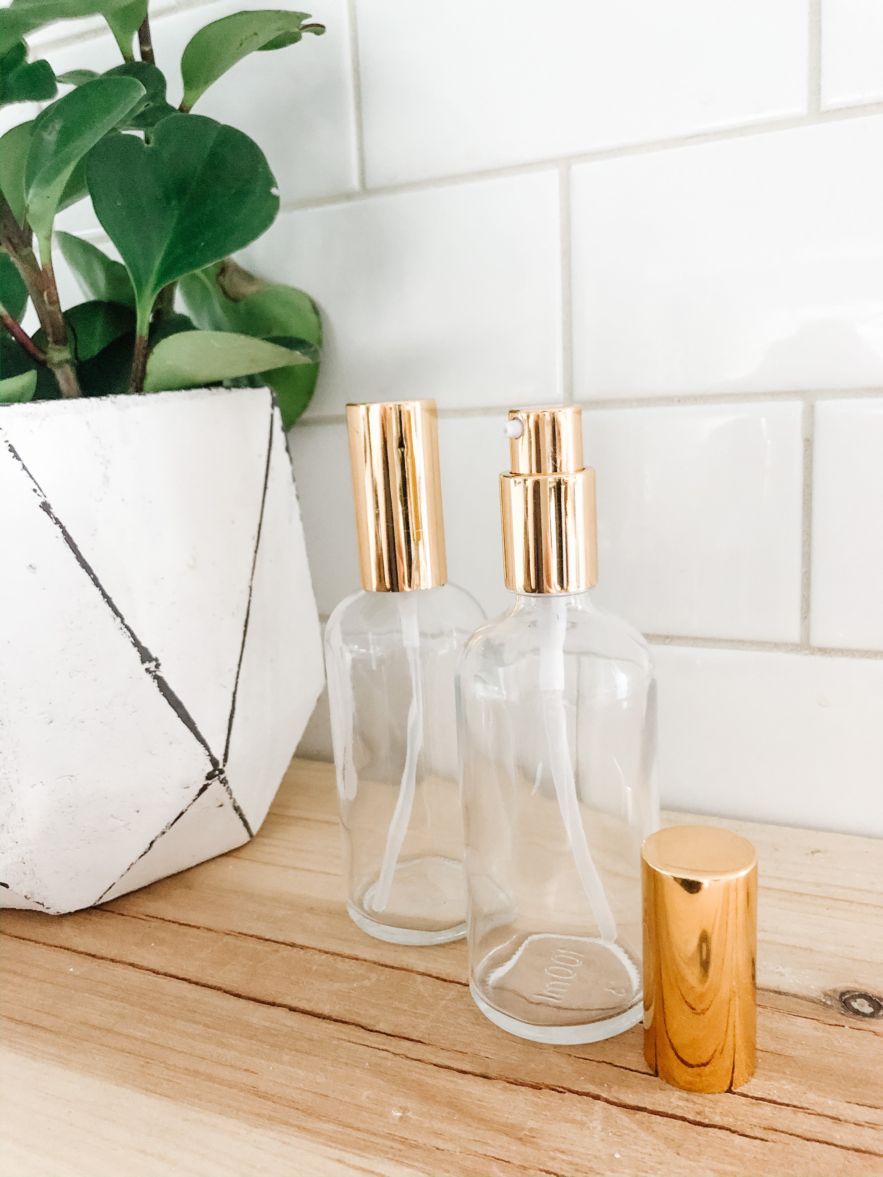 Gold Pump Clear Glass Bottle (100ml) - andoveco