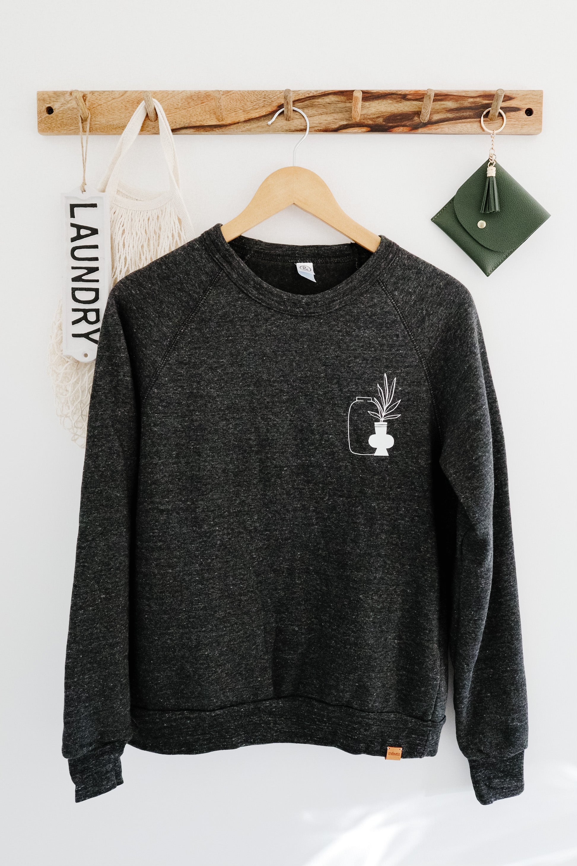 Planter Crewneck Sweater & T-shirt - andoveco